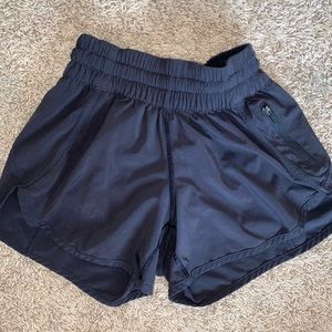 lululemon tracker shorts!! size - 4 - black